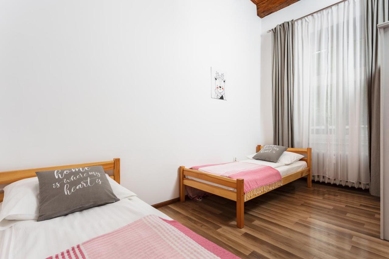 Apartament Of The Kings-camomile